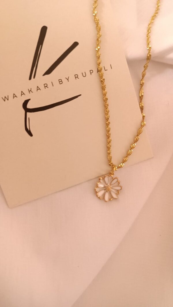 Daisy Necklace