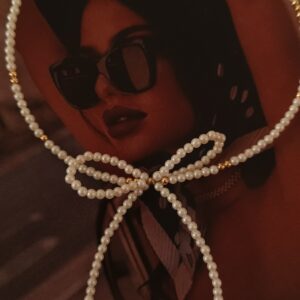 pearl bow necklace