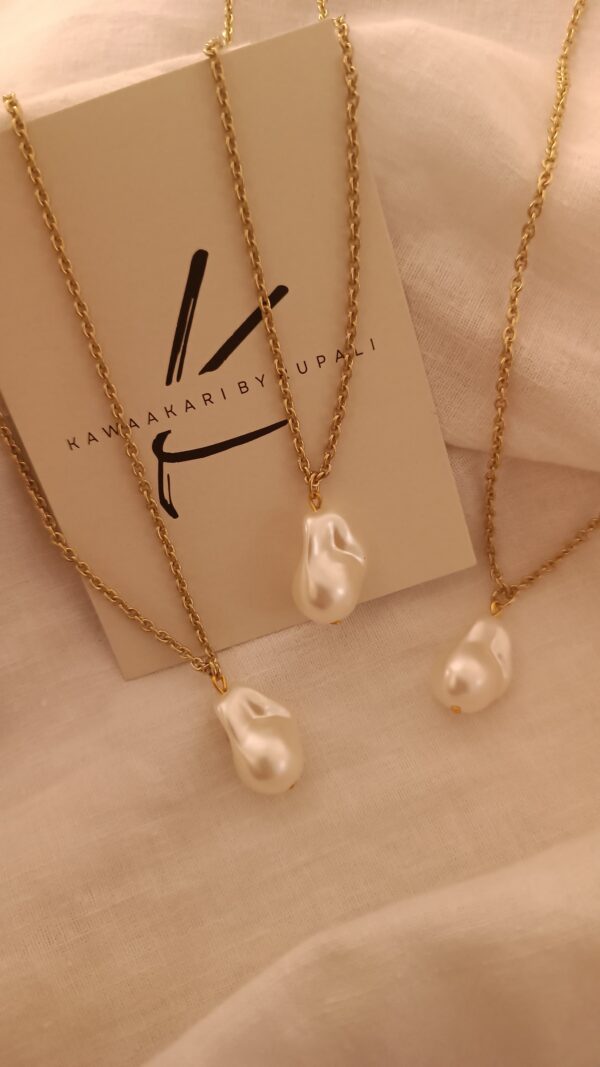 navya baroque pearl necklace