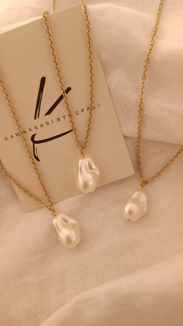 navya baroque pearl necklace